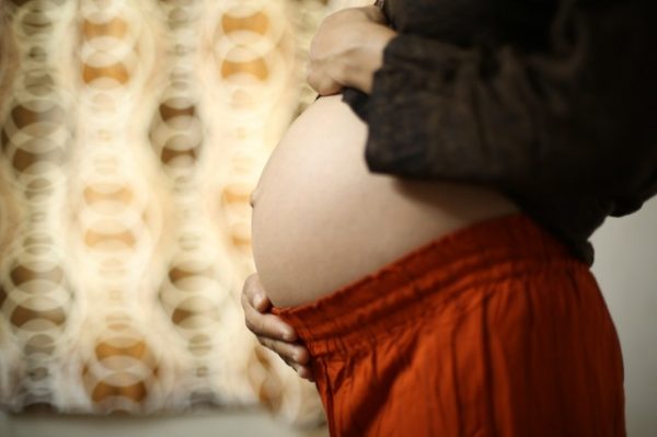 妊娠後期ですが 足の付け根の痛みに悩まされています 改善法はありますか 3つの対策をご紹介 Soelu ソエル Magazine