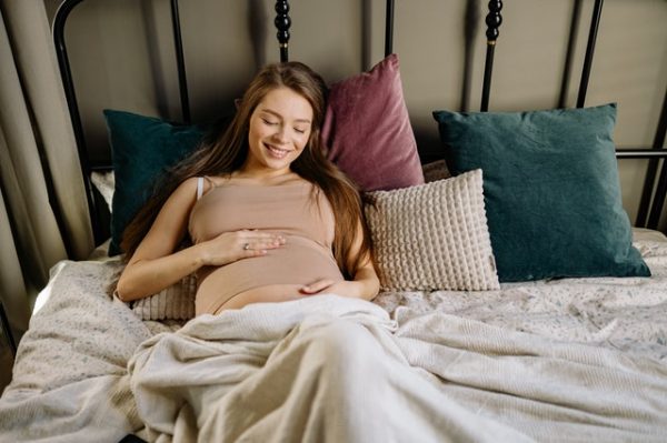 妊娠三ヶ月でお腹ぽっこりはなぜ 妊娠初期にお腹が出る理由 Soelu ソエル Magazine