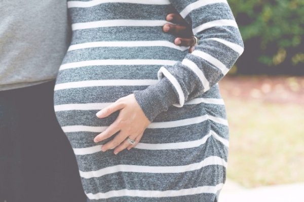 妊娠中にお腹が張りやすい人の特徴や原因 対策 妊娠中期 後期 Soelu ソエル Magazine
